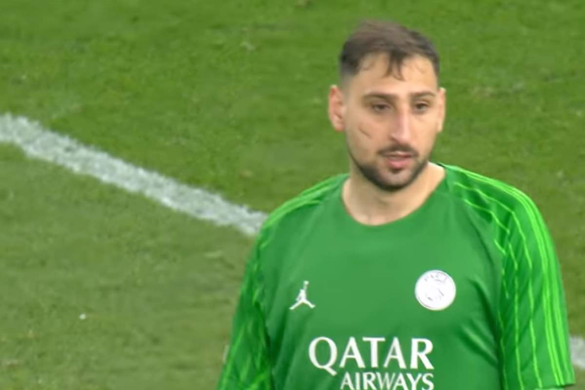 Donnarumma contro l'Aston Villa