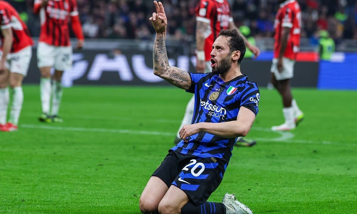 Hakan Calhanoglu - Foto Fabrizio Carabelli / IPA Sport / IPA