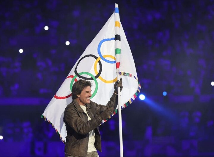 Tom Cruise e la bandiera olimpica - Foto Xinhua News Agency.All Rights Reserved / IPA