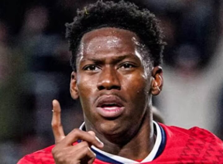 David esulta dopo un gol con il Lille
