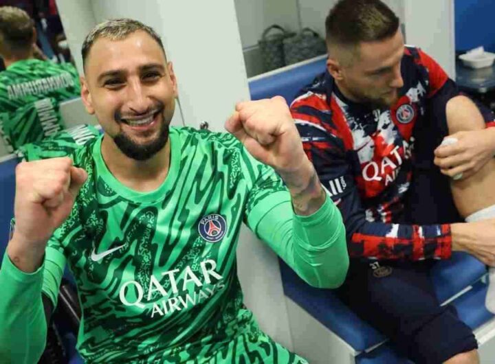 Donnarumma festeggia nello spogliatoio del PSG