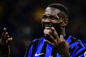 Thuram esulta dopo un gol con l'Inter