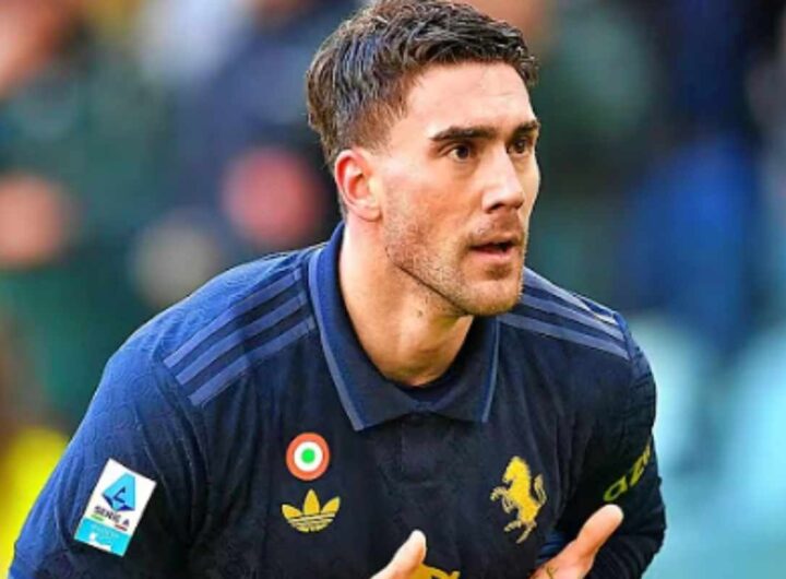 Vlahovic durante una partita della Juve