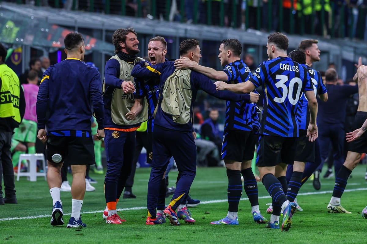FC Internazionale players celebrate during UEFA Champions League 2024/25 Semi Final - 2nd leg football match between FC Internazionale and FC Barcelona at San Siro Stadium
