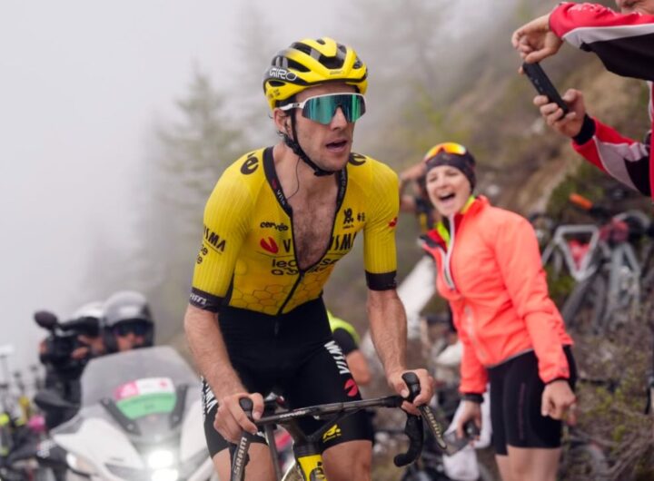Simon Yates vince la maglia rosa al Giro d'Italia 2025