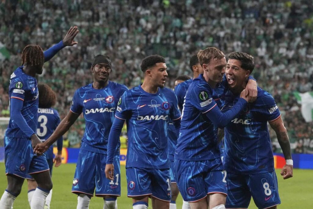 I giocatori del Chelsea festeggiano dopo un gol