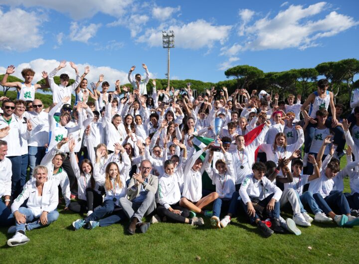 La premiazione della Lombardia a Viareggio (foto Grana/FIDAL)