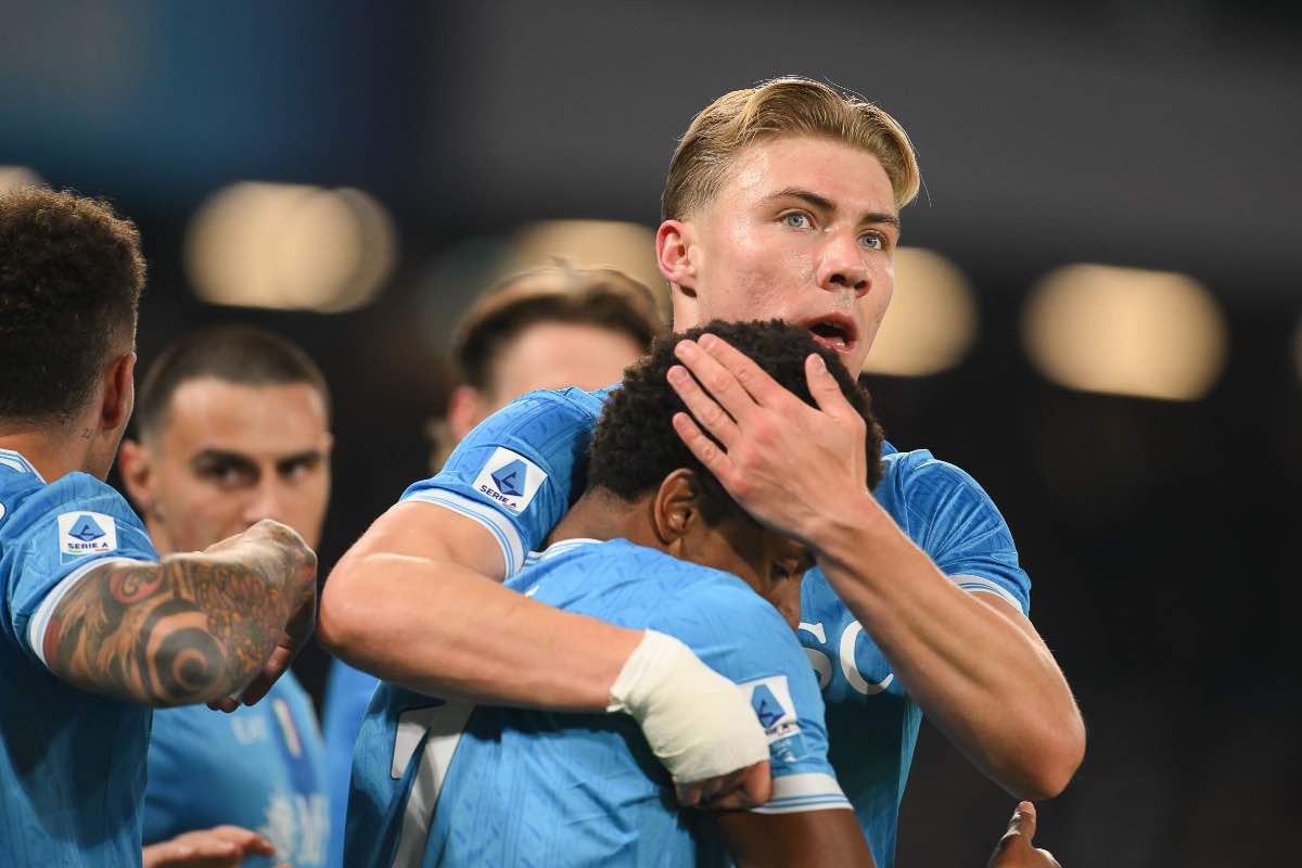 Napoli, Hojlund e Neres piegano il Milan