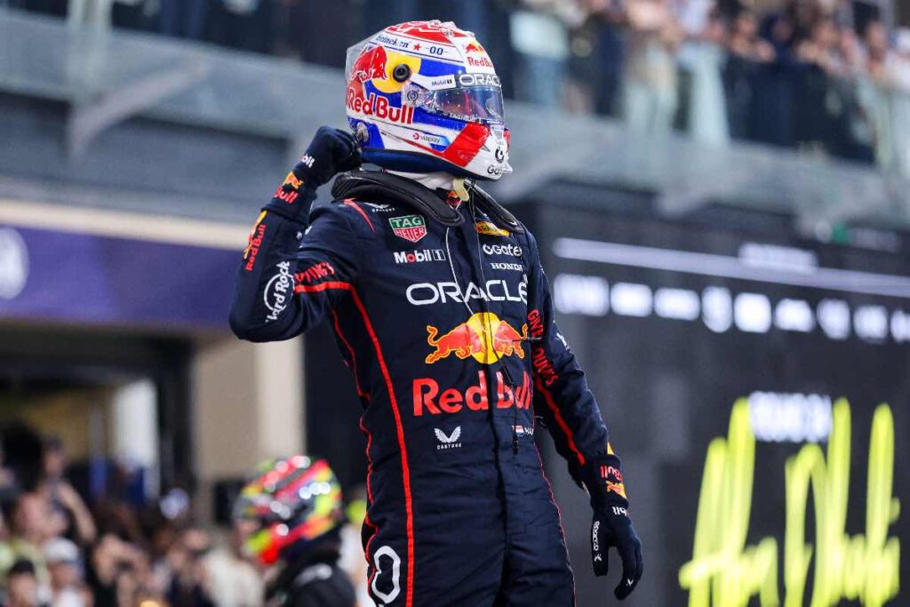 F1, Verstappen manda un messaggio alle McLaren