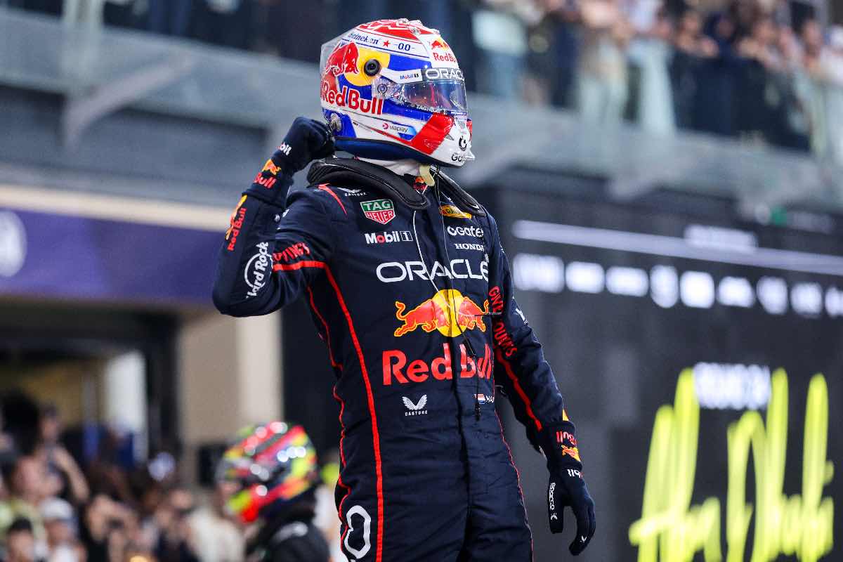 F1, Verstappen manda un messaggio alle McLaren