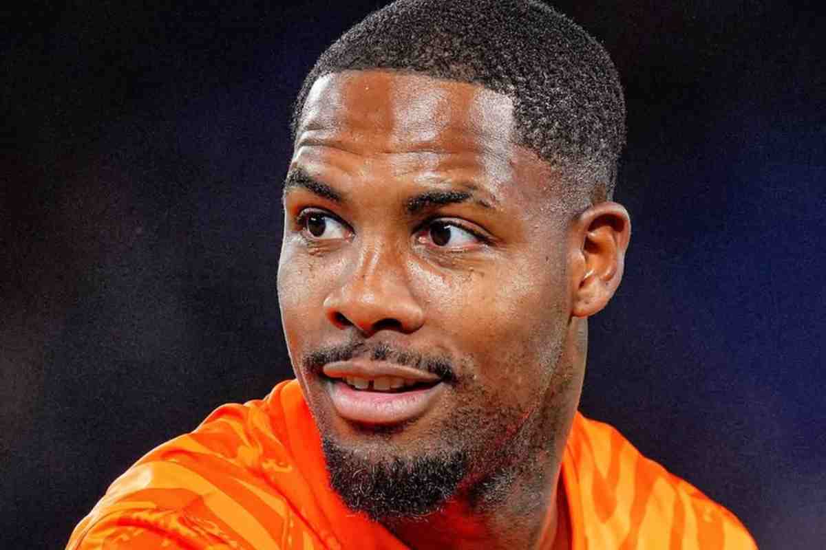 Mike Maignan in primo piano