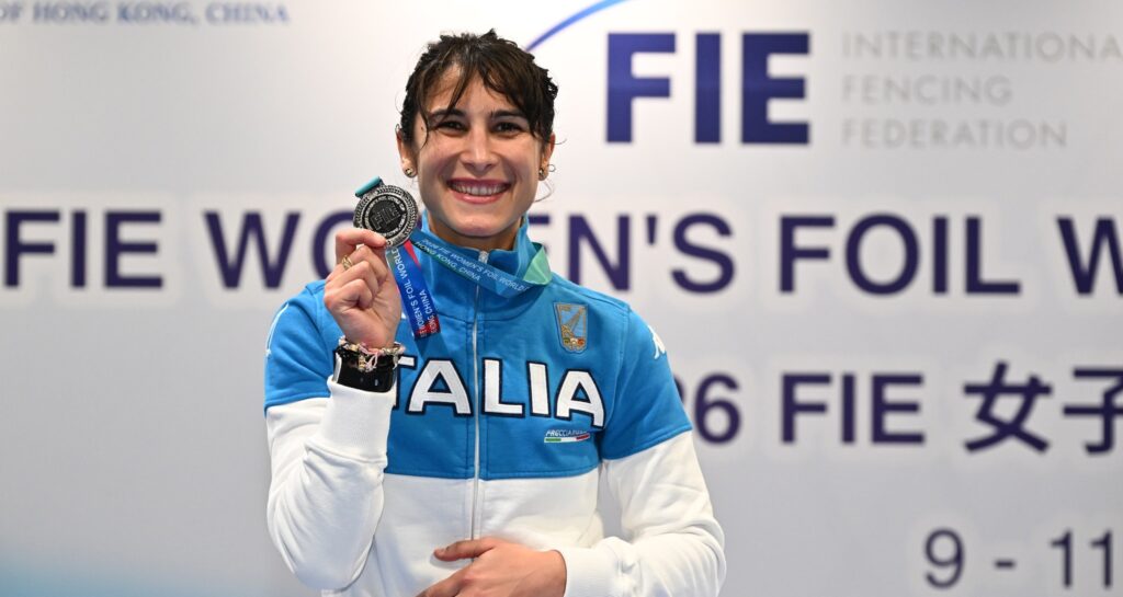 Palumbo argento a Hong Kong e1768038711767 1024x545