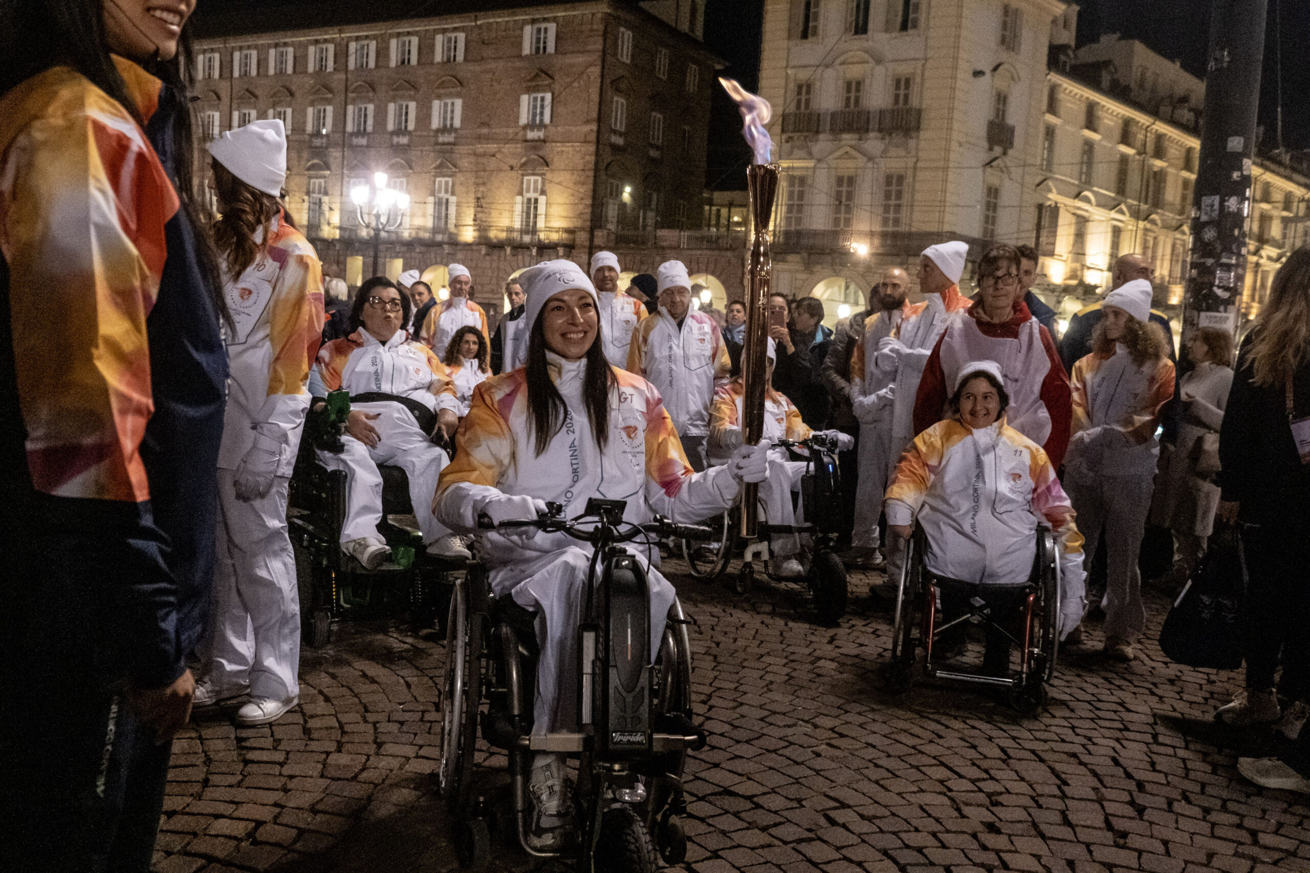 Torino, la torcia per le paralimpiadi invernali Milano Cortina
