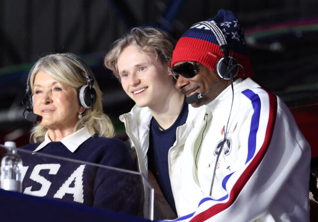 Cortina D'ampezzo, Giochi Olimpici Milano Cortina 2026 Ilia Malinin ritrova il sorriso accanto a Snoop Dogg e durante la gara del pattinaggio singolo femminile