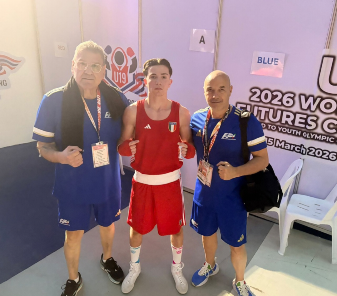 Black Simple Boxing Match Bangkok edit