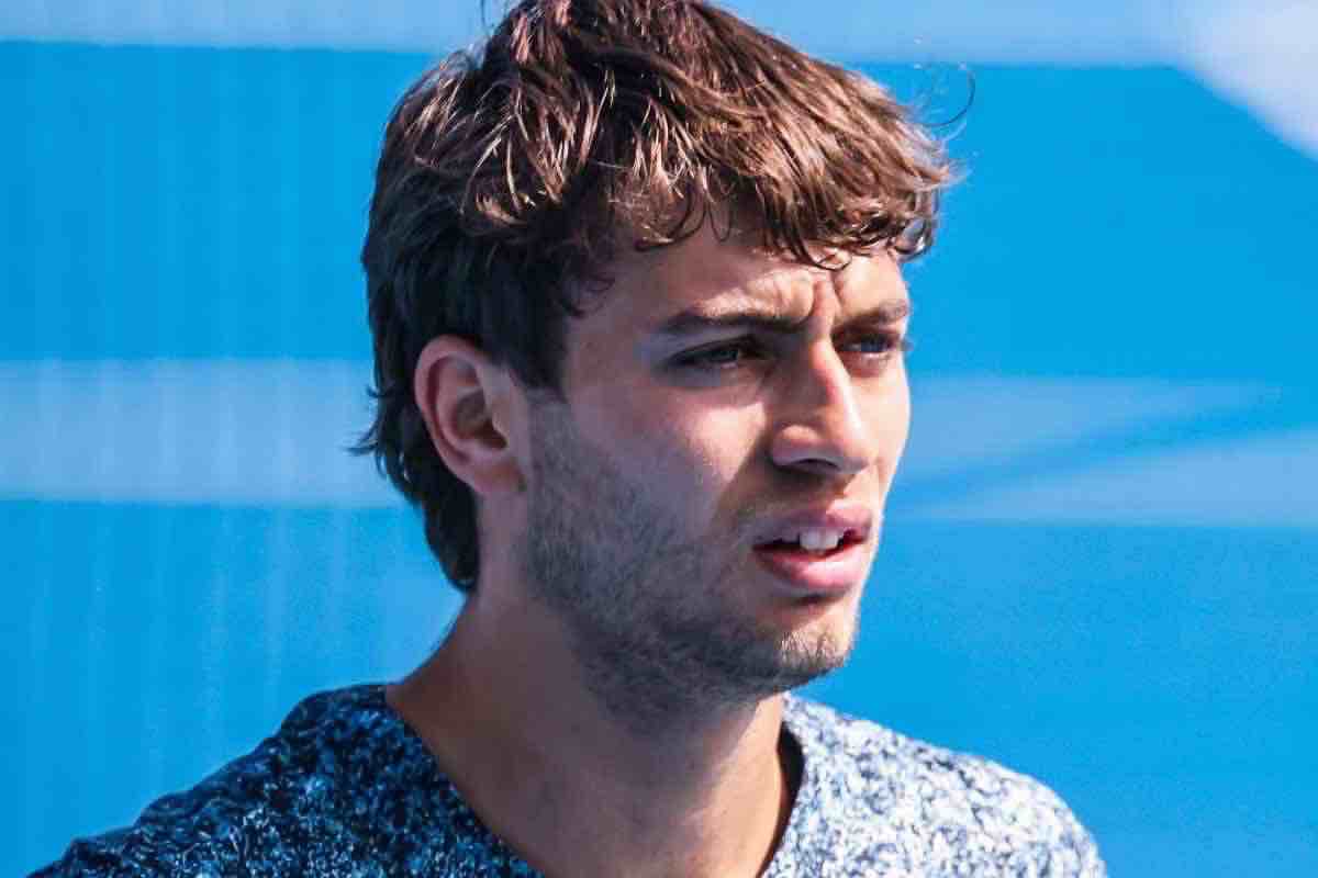 Cobolli in primo piano