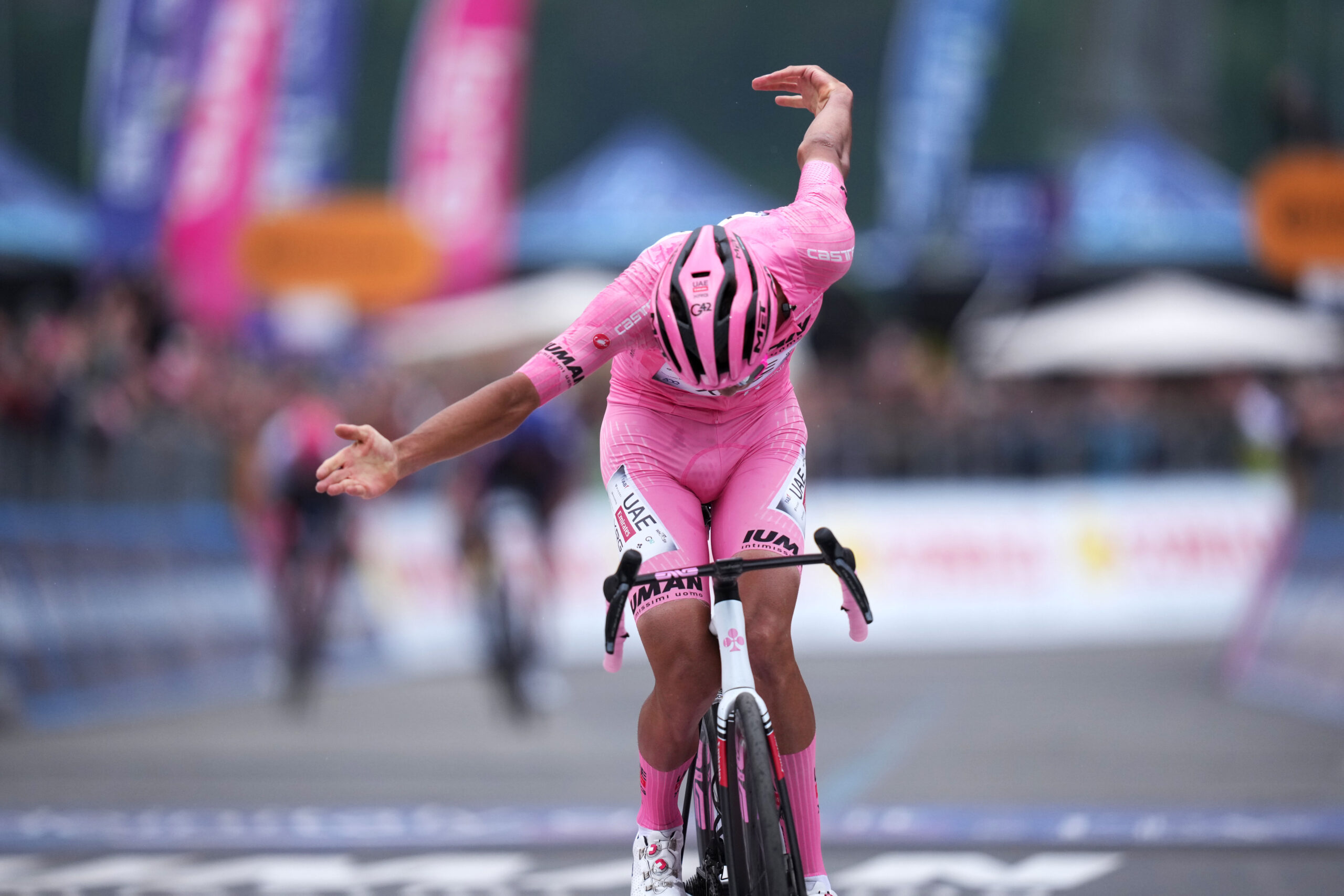 Arrivo maglia rosa