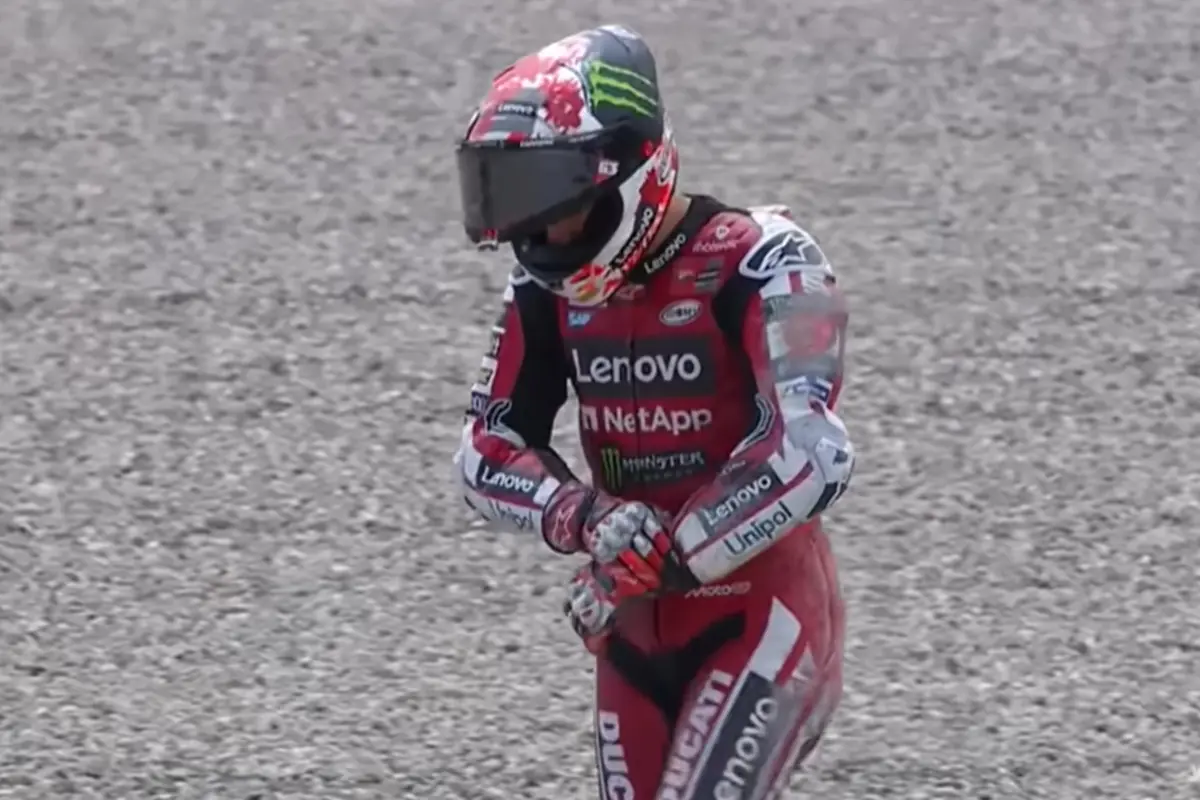 Bagnaia si tiene il polso dopo la caduta di Barcellona