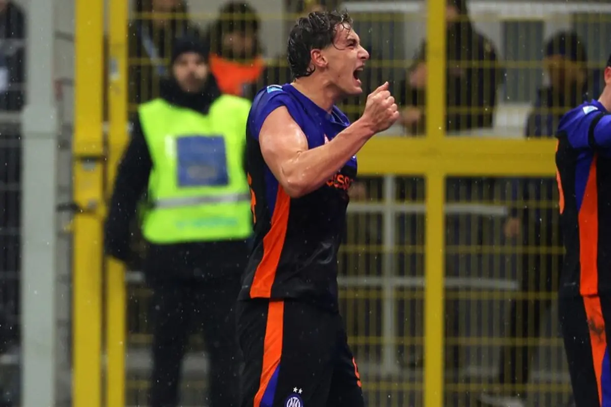 Esposito esulta dopo un gol
