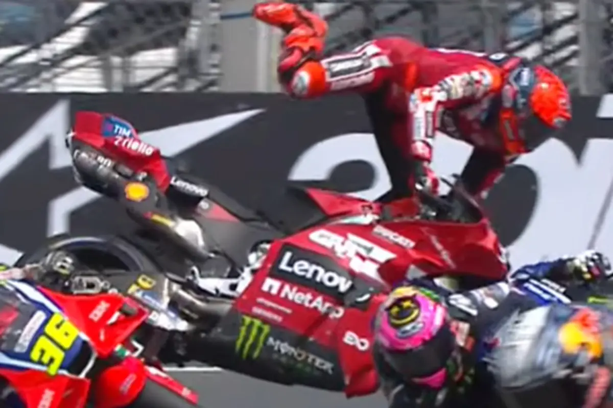 La caduta di Marc Marquez a Le Mans