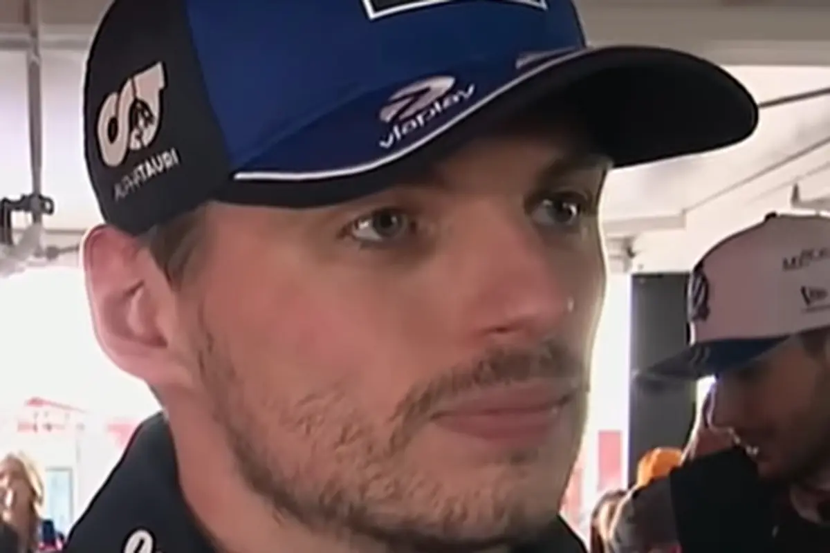 Verstappen, pilota della Red Bull, risponde alle domande dei giornalisti