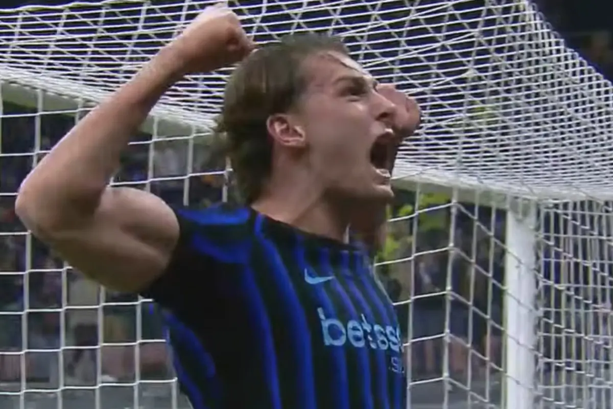 Pio Esposito esulta dopo un gol con l'Inter